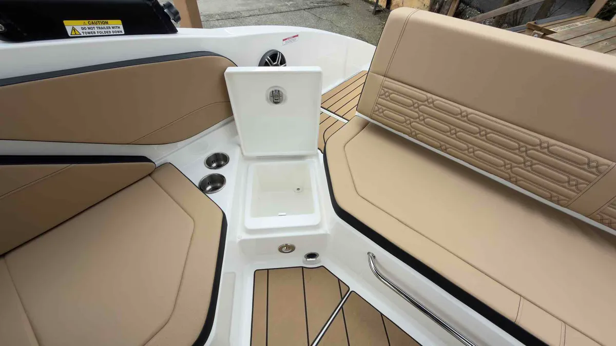2026 Sea Ray SPX 210-13