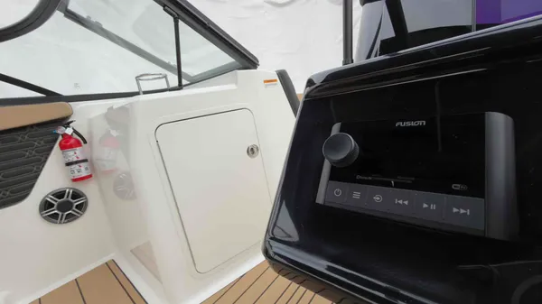 2026 Sea Ray SPX 210-11