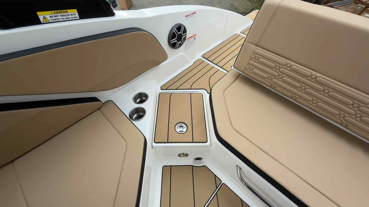 2026 Sea Ray SPX 210-12