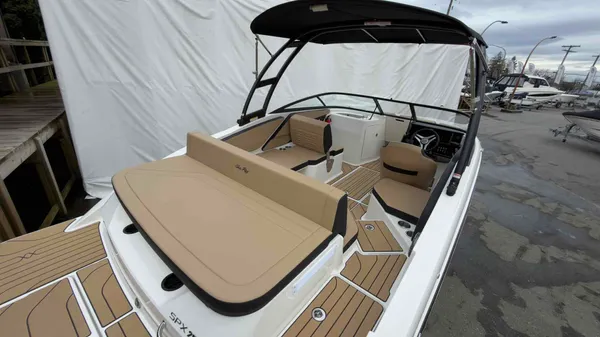 2026 Sea Ray SPX 210-17