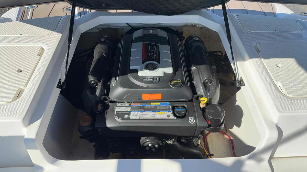 2022 Chaparral 21 SSI`