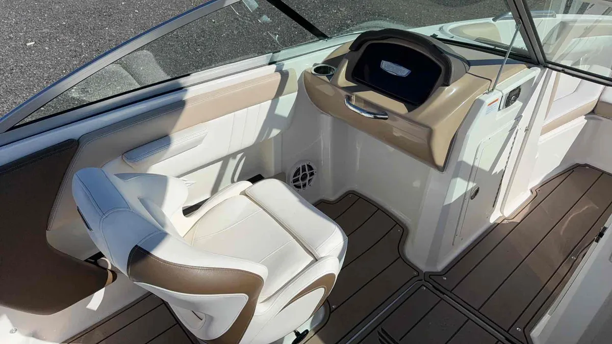 2022 Chaparral 21 SSI`