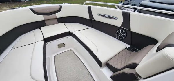 2018 Chaparral 287 SSX