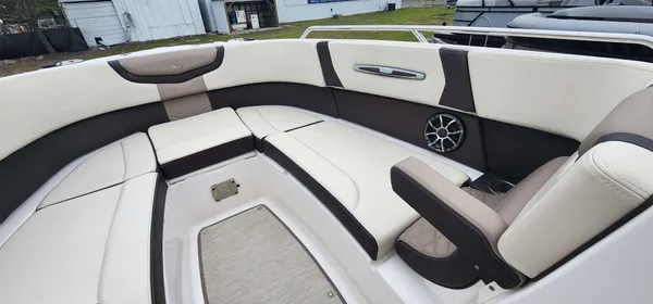 2018 Chaparral 287 SSX