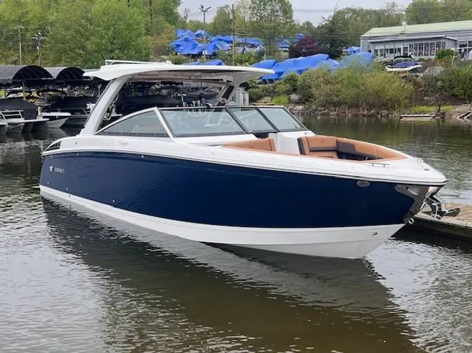 2025 Cobalt R33 Surf