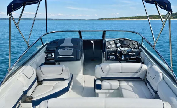 2015 Formula 240 BR detail image 4