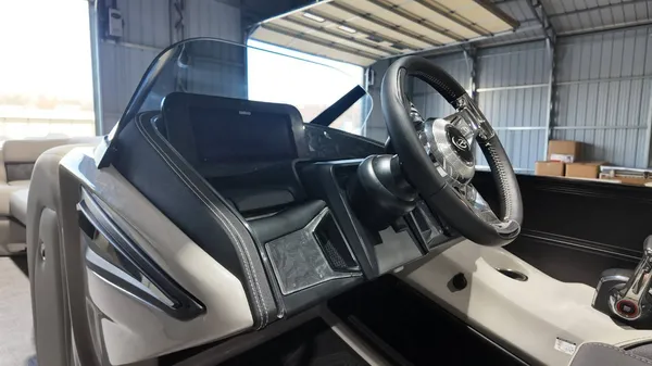 2026 Barletta Lusso 25UA-47