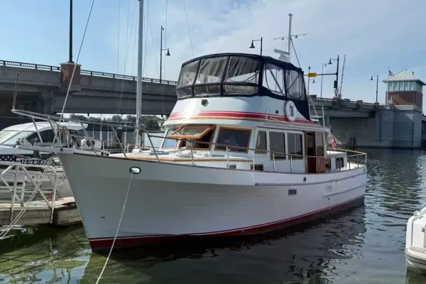 Marine Trader Tri-Cabin 1986-1