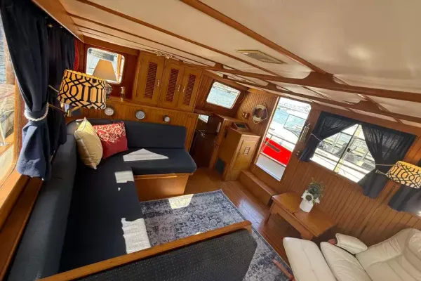 Marine Trader Tri-Cabin 1986-3