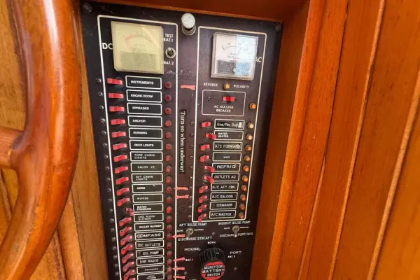 Marine Trader Tri-Cabin 1986-12