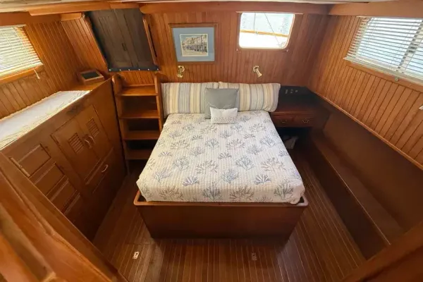 Marine Trader Tri-Cabin 1986-6