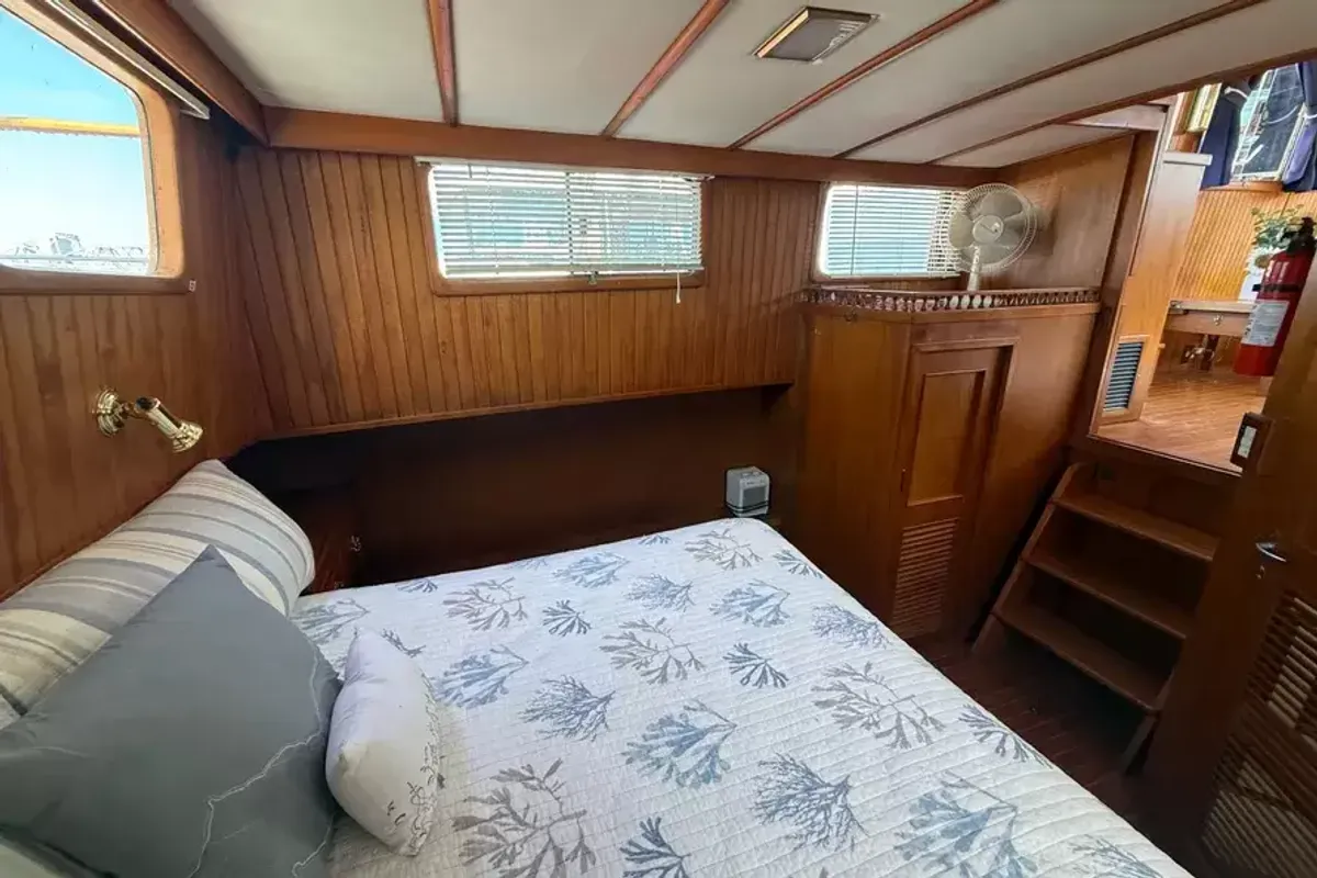 dummy-boat-img