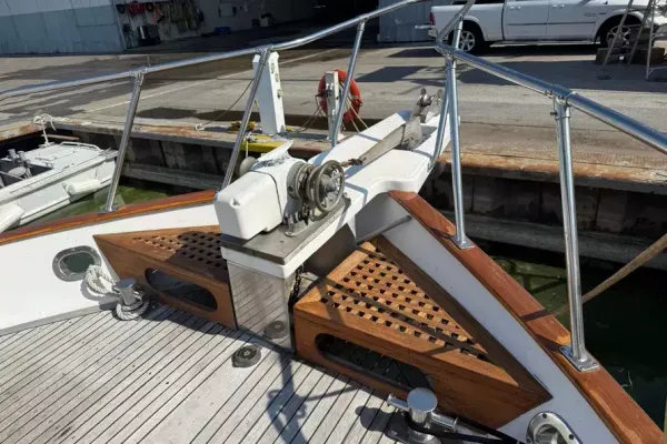Marine Trader Tri-Cabin 1986-13