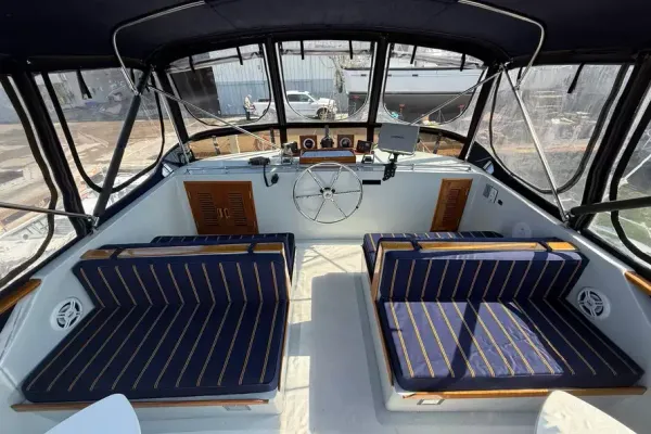 Marine Trader Tri-Cabin 1986-19