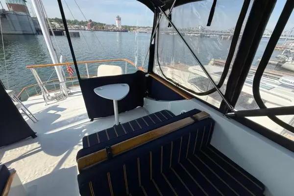 Marine Trader Tri-Cabin 1986-25