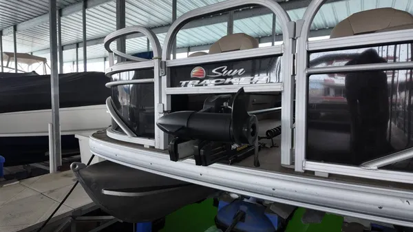 2022 Sun tracker Fishin' Barge 22 DLX-6