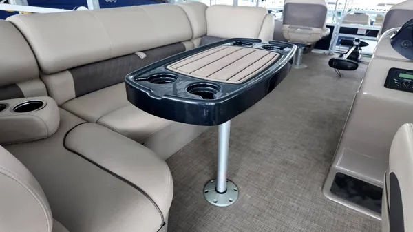 2022 Sun tracker Fishin' Barge 22 DLX-42
