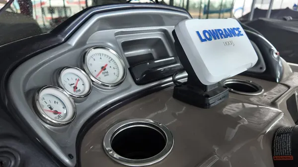 2022 Sun tracker Fishin' Barge 22 DLX-25