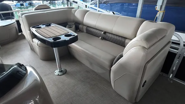 2022 Sun tracker Fishin' Barge 22 DLX-38