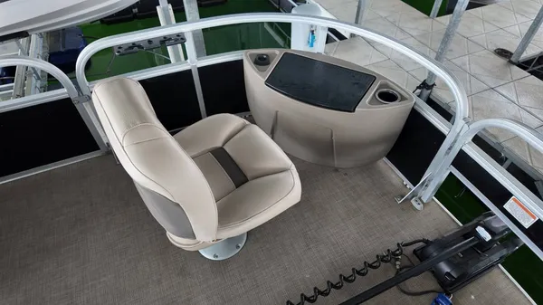 2022 Sun tracker Fishin' Barge 22 DLX-11