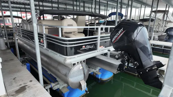 2022 Sun tracker Fishin' Barge 22 DLX-56