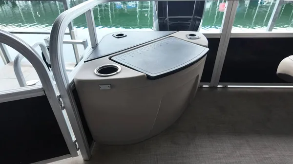 2022 Sun tracker Fishin' Barge 22 DLX-47