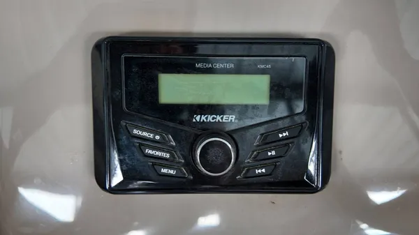 2022 Sun tracker Fishin' Barge 22 DLX-24