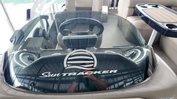 2022 Sun tracker Fishin' Barge 22 DLX-20