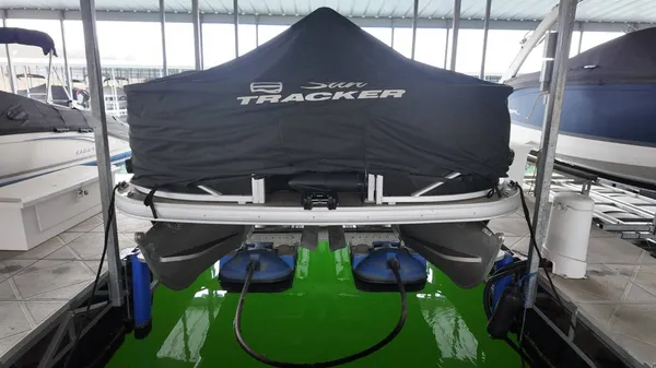 2022 Sun tracker Fishin' Barge 22 DLX-58
