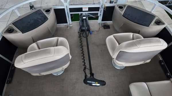 2022 Sun tracker Fishin' Barge 22 DLX-14