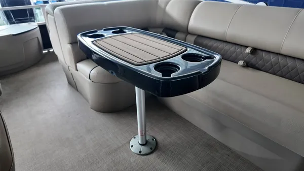 2022 Sun tracker Fishin' Barge 22 DLX-39