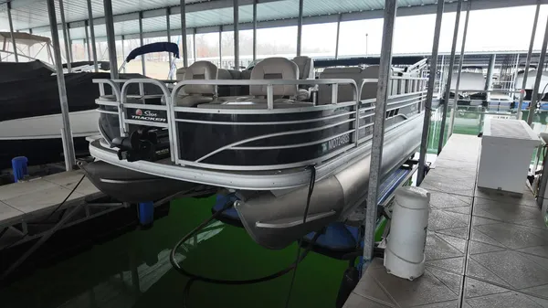 2022 Sun tracker Fishin' Barge 22 DLX-3