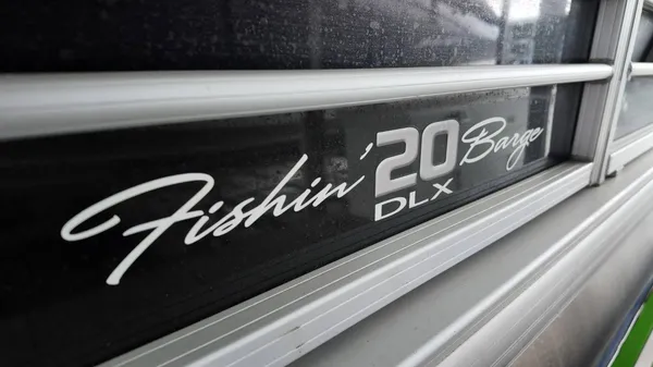2022 Sun tracker Fishin' Barge 22 DLX-4