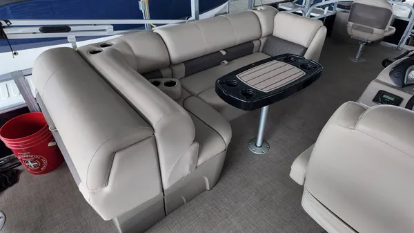2022 Sun tracker Fishin' Barge 22 DLX-43