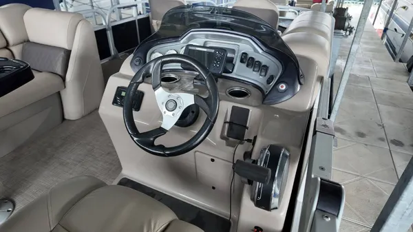 2022 Sun tracker Fishin' Barge 22 DLX-29