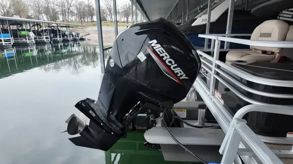 2022 Sun tracker Fishin' Barge 22 DLX-53