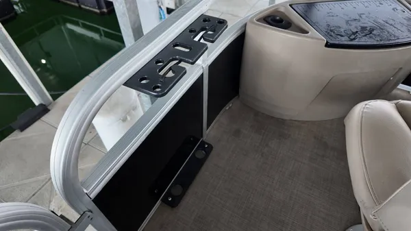 2022 Sun tracker Fishin' Barge 22 DLX-10