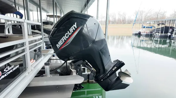 2022 Sun tracker Fishin' Barge 22 DLX-55