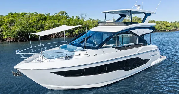 2027 Cruisers Yachts 50 FLY detail image 3