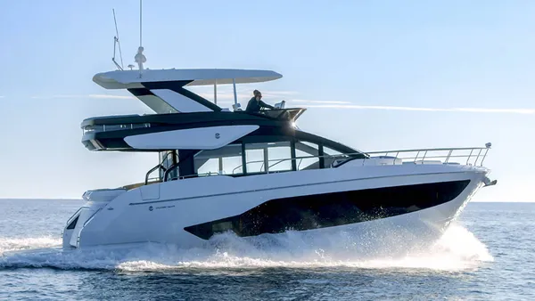 2027 Cruisers Yachts 57 FLY detail image 2