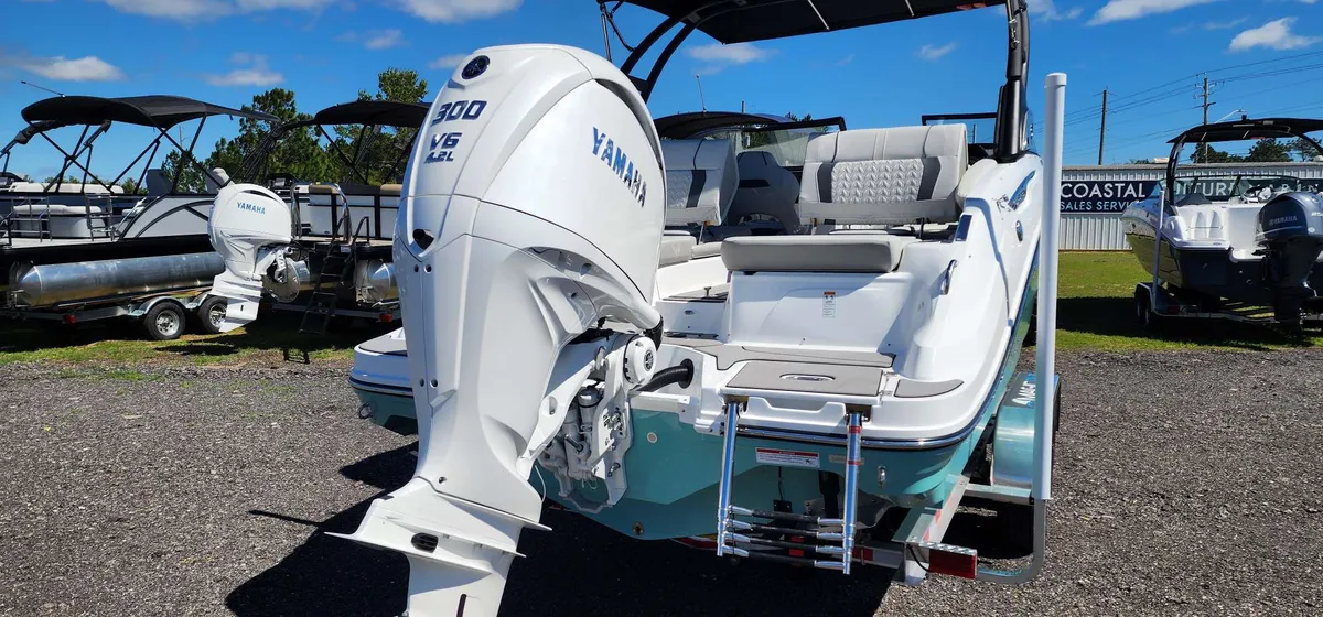 2026 Hurricane SunDeck SD 2600 OB
