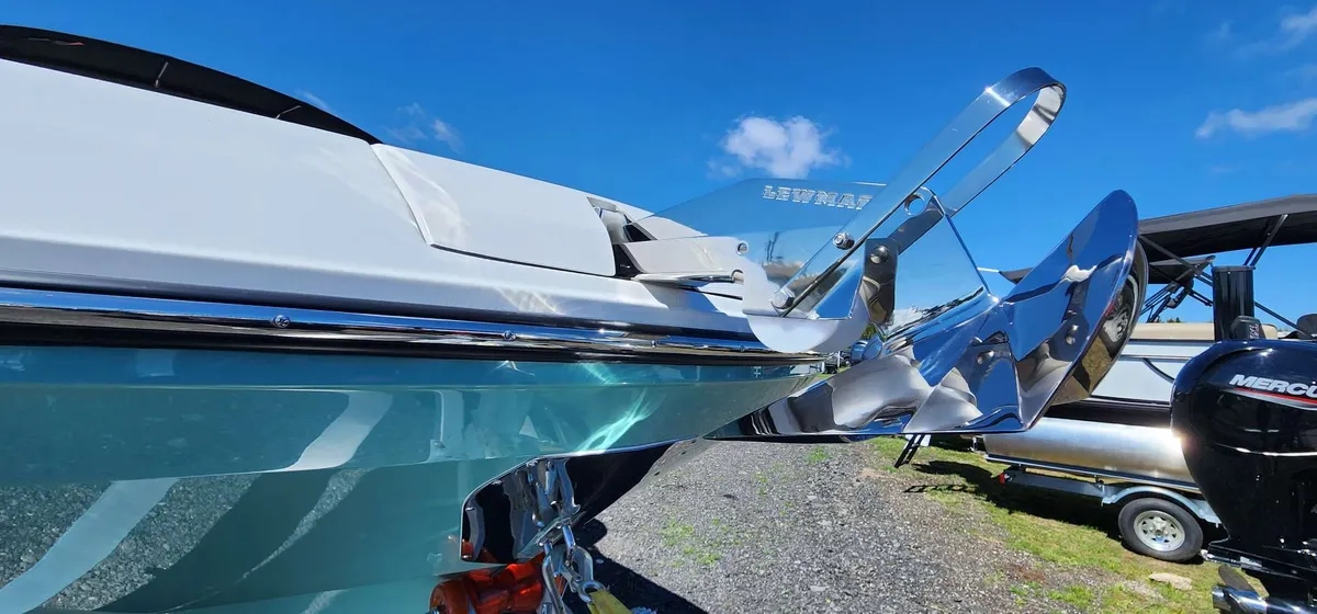 2026 Hurricane SunDeck SD 2600 OB