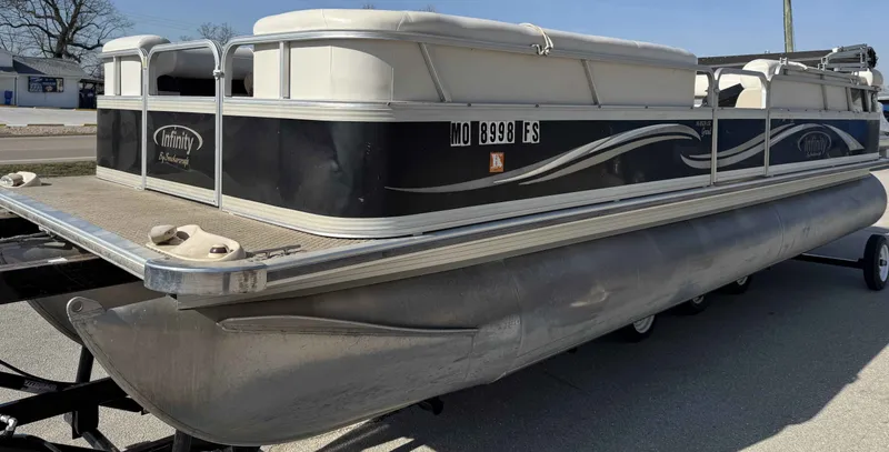 2004 SMOKER CRAFT 