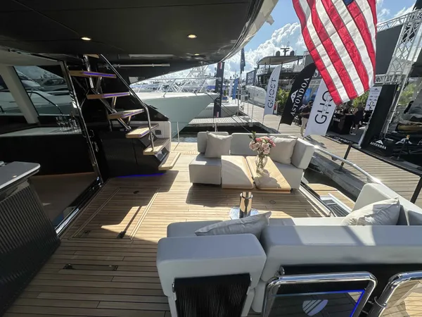 2026 Fairline SQUADRON 58 detail image 13