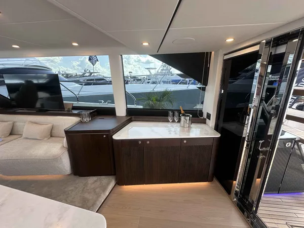 2026 Fairline SQUADRON 58 detail image 21