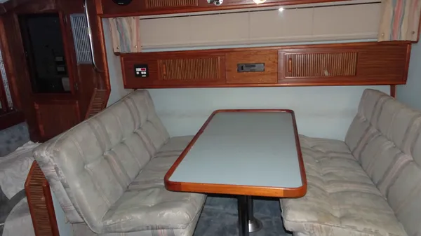 1987 Sea Ray 340 Sundancer-9