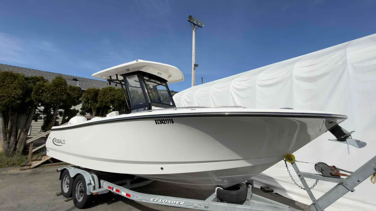 2025 Robalo R250-3
