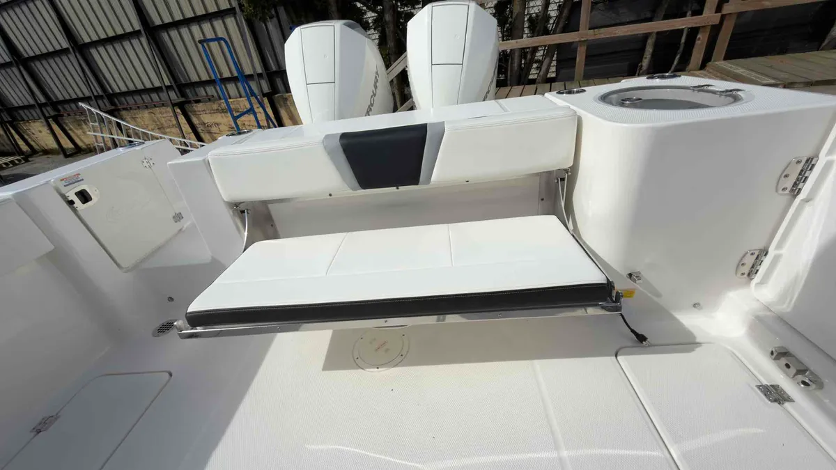 2025 Robalo R250-13