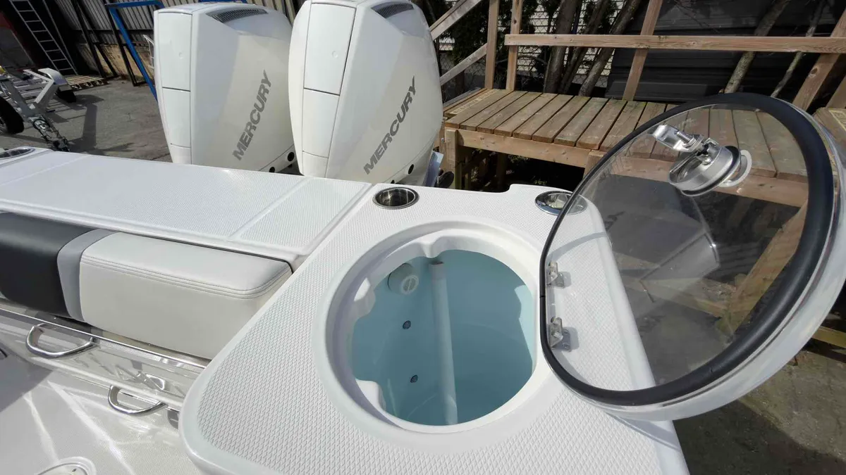 2025 Robalo R250-14
