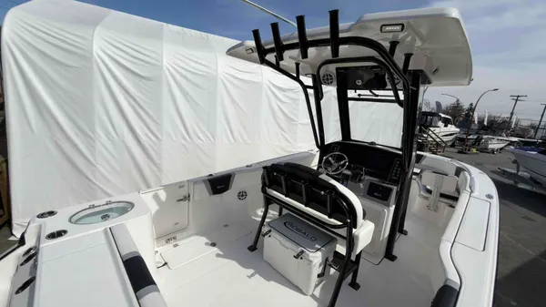 2025 Robalo R250-30